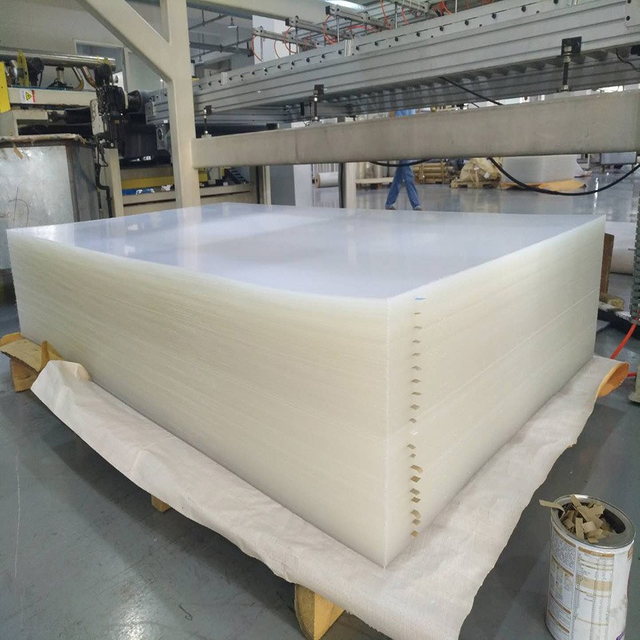 Extruder une feuille acrylique